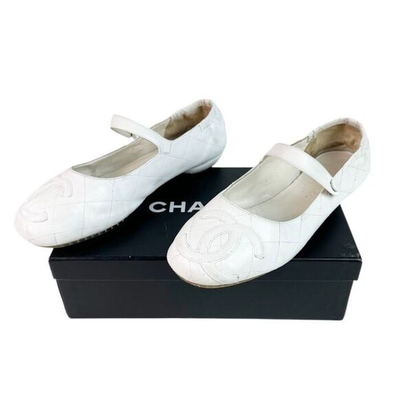 CHANEL Shoes - CHANEL White Cambon Maryjane Ballet Flat US 10.5 CC Logo Leather Shoes Round Toe